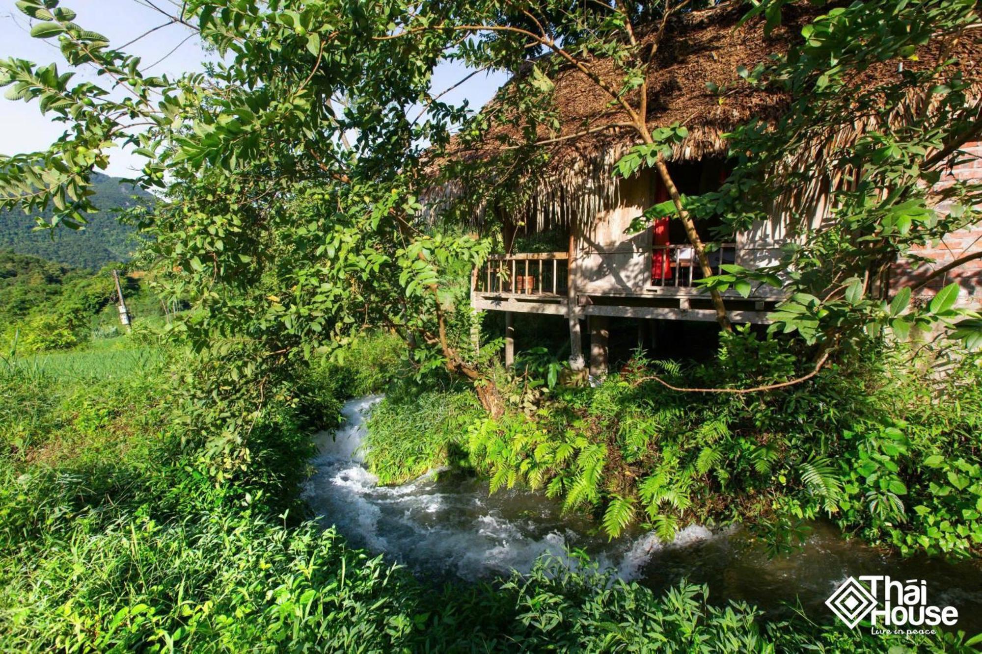 Thai House Pu Luong - Century Old Stilt House With Terrace Views Huong Ba Thuoc Exterior photo